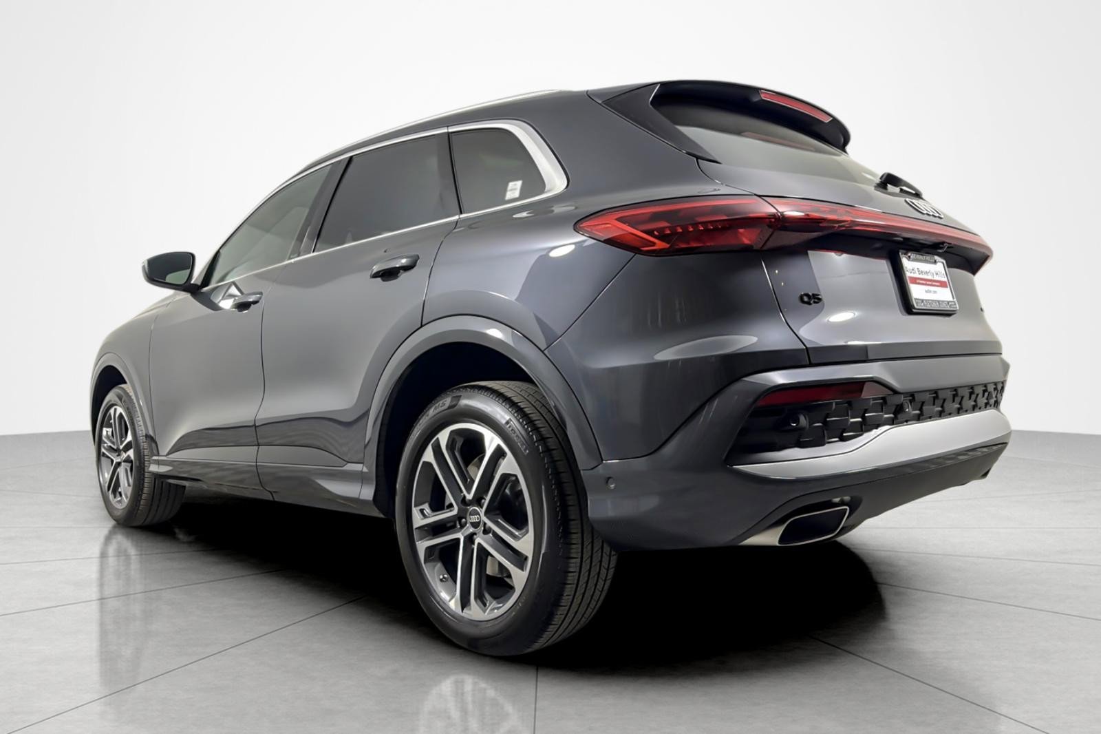 Used 2025 Audi Q5 Premium w/ 19" Wheel Package image 3