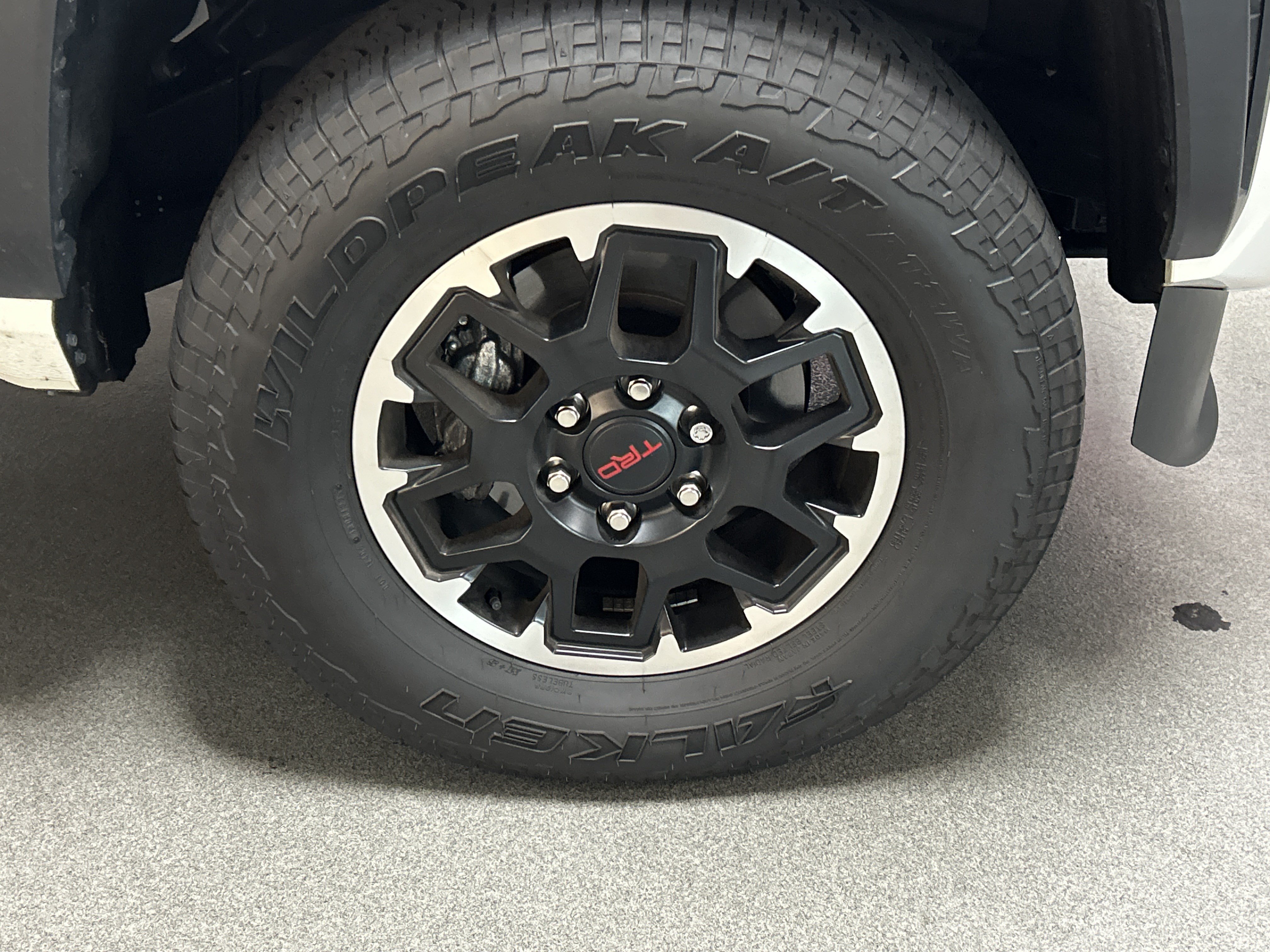 Certified 2025 Toyota Tacoma TRD Off-Road AWD/4WD image 13