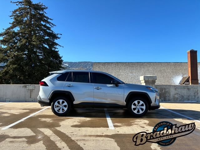 Used 2024 Toyota RAV4 LE AWD/4WD image 3