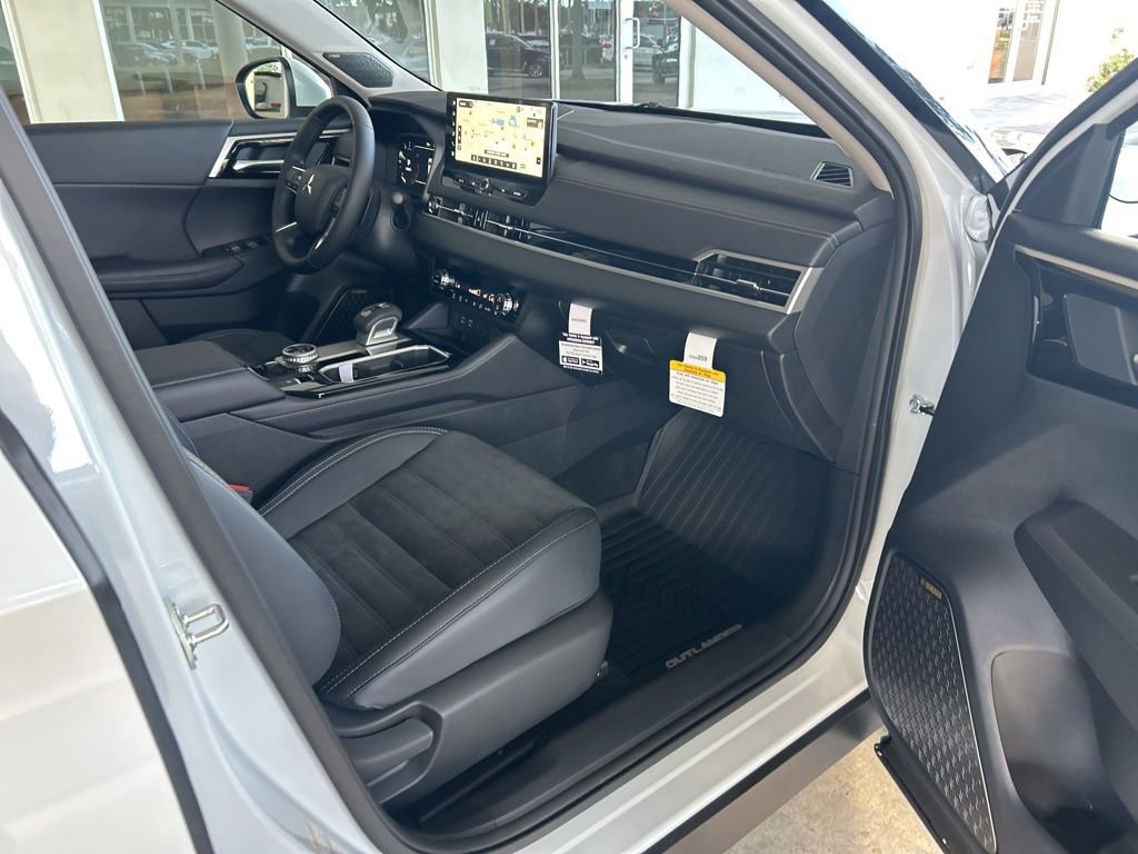 New 2026 Mitsubishi Outlander SE image 24