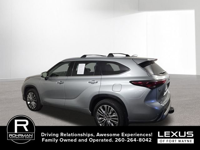 Used 2024 Toyota Highlander Platinum AWD/4WD image 11