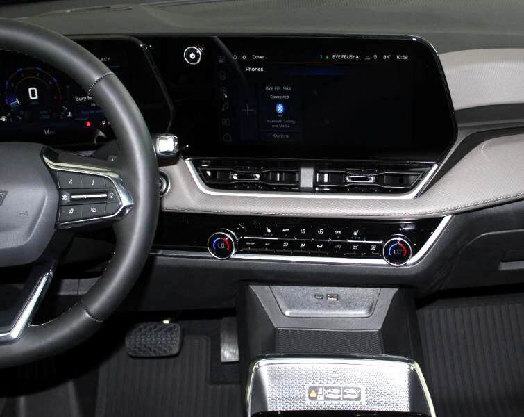 New 2026 Chevrolet Equinox LT w/ Convenience Package II image 23