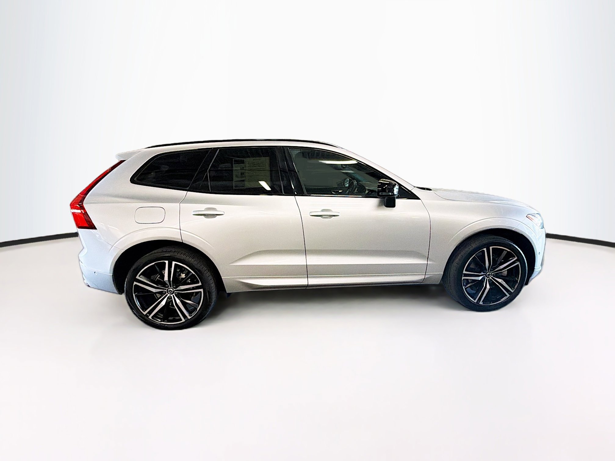 Used 2021 Volvo XC60 T6 R-Design w/ Advanced Package AWD/4WD image 10