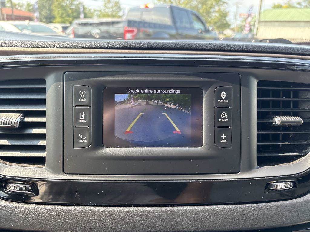 Used 2017 Chrysler Pacifica Touring image 18