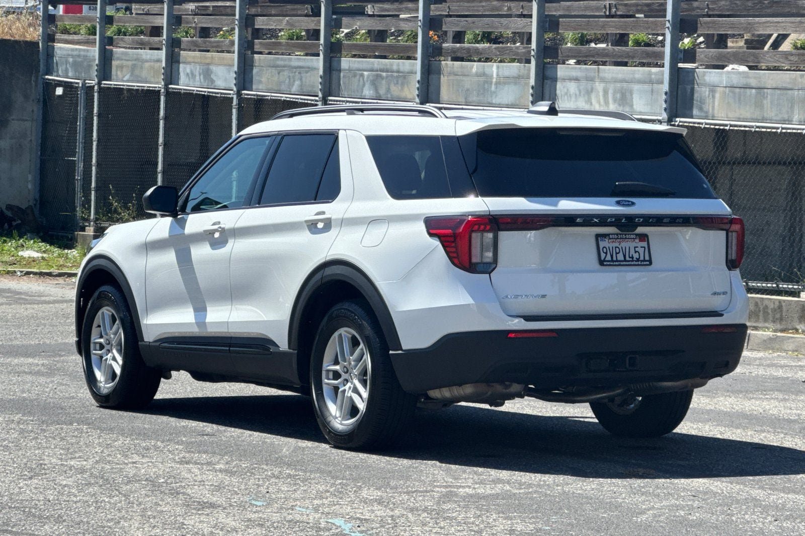 Used 2026 Ford Explorer Active AWD/4WD image 7
