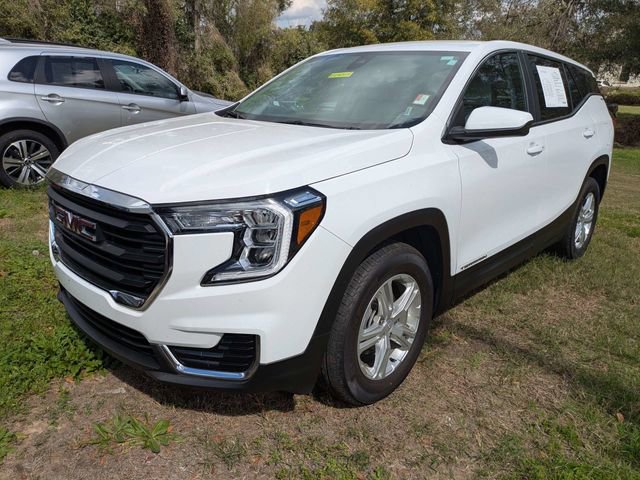 Used 2024 GMC Terrain SLE image 3