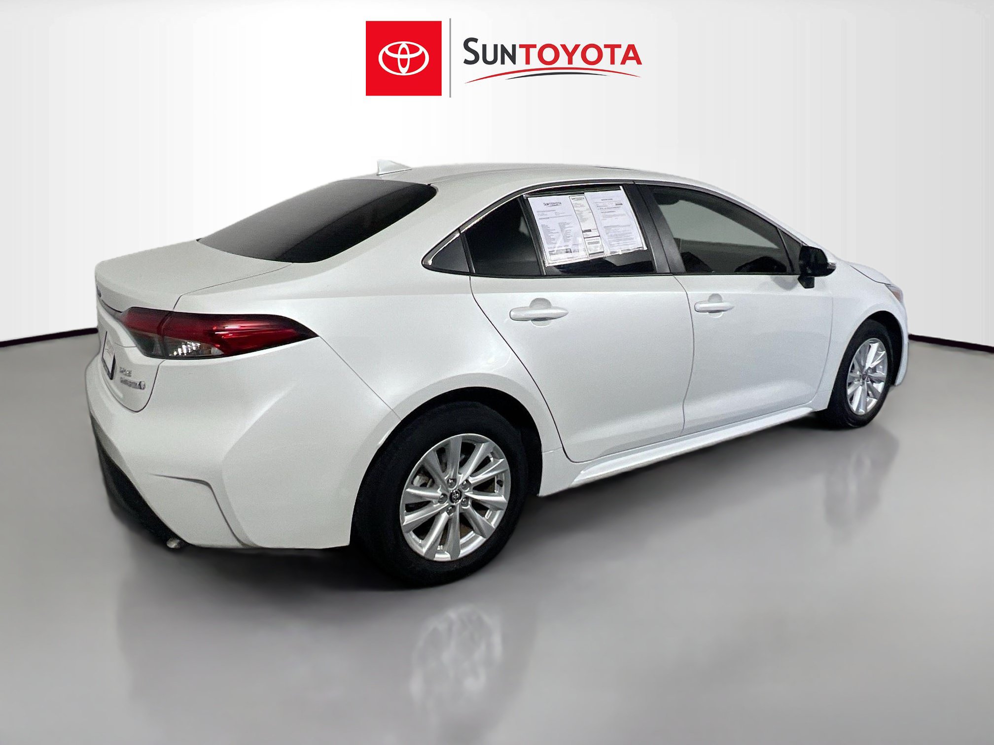 Used 2024 Toyota Corolla XLE FWD image 4