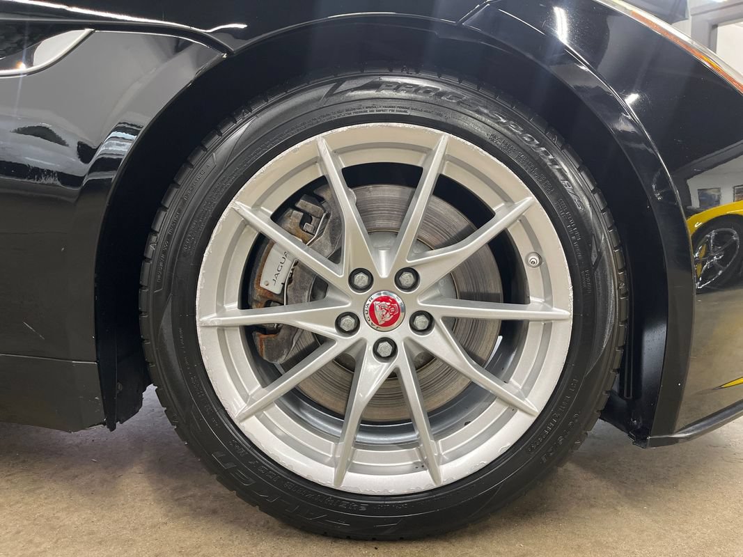 Used 2018 Jaguar F-TYPE Coupe RWD image 28