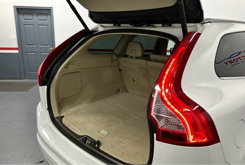 Used 2016 Volvo XC60 T5 Premier image 14