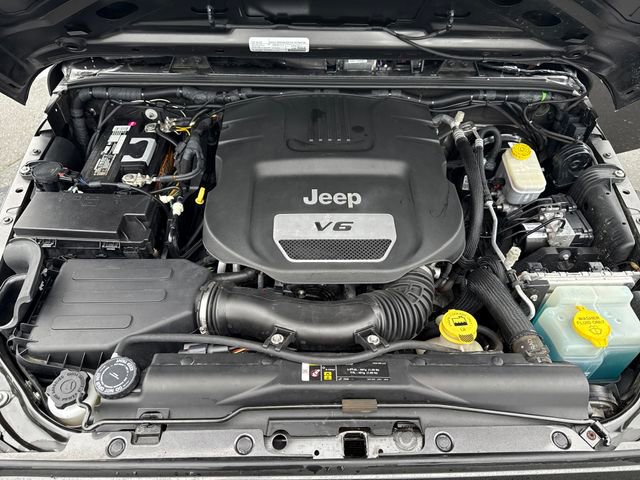 Used 2017 Jeep Wrangler Unlimited Sport w/ Mopar Black Appearance Group image 31