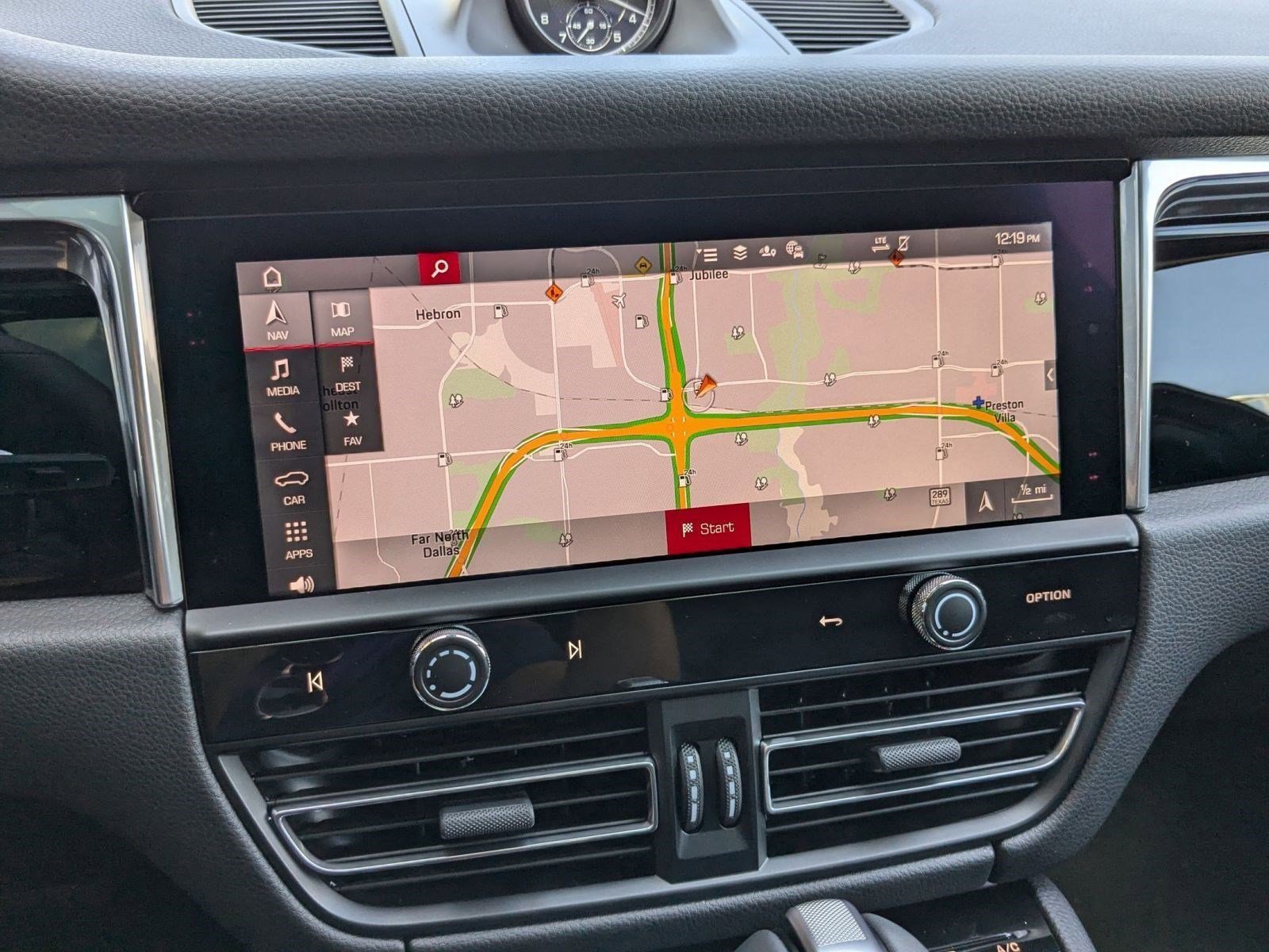 Certified 2025 Porsche Macan image 17