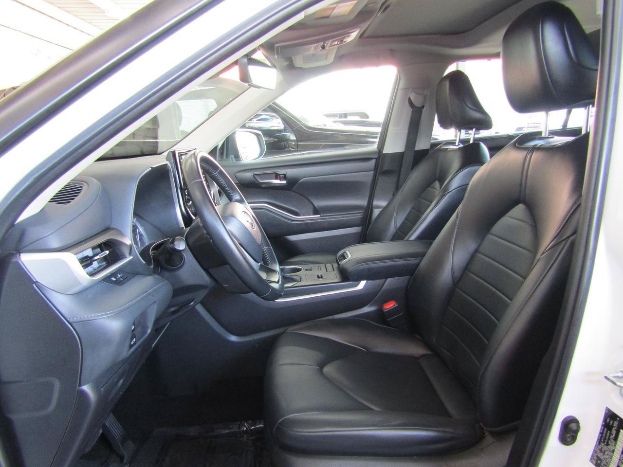 Used 2022 Toyota Highlander XLE FWD image 9