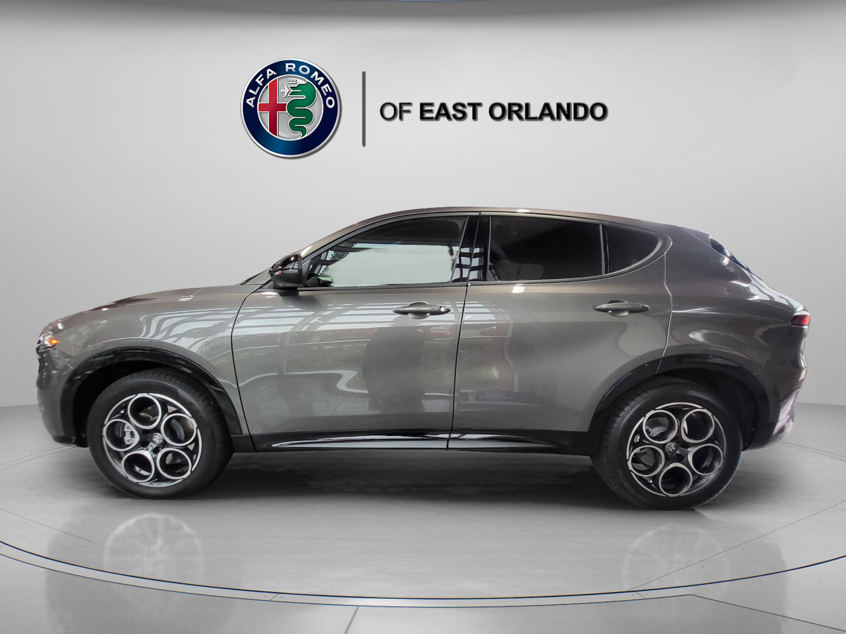 New 2025 Alfa Romeo Tonale w/ Premium Package image 5