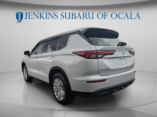 Used 2024 Mitsubishi Outlander ES FWD image 5