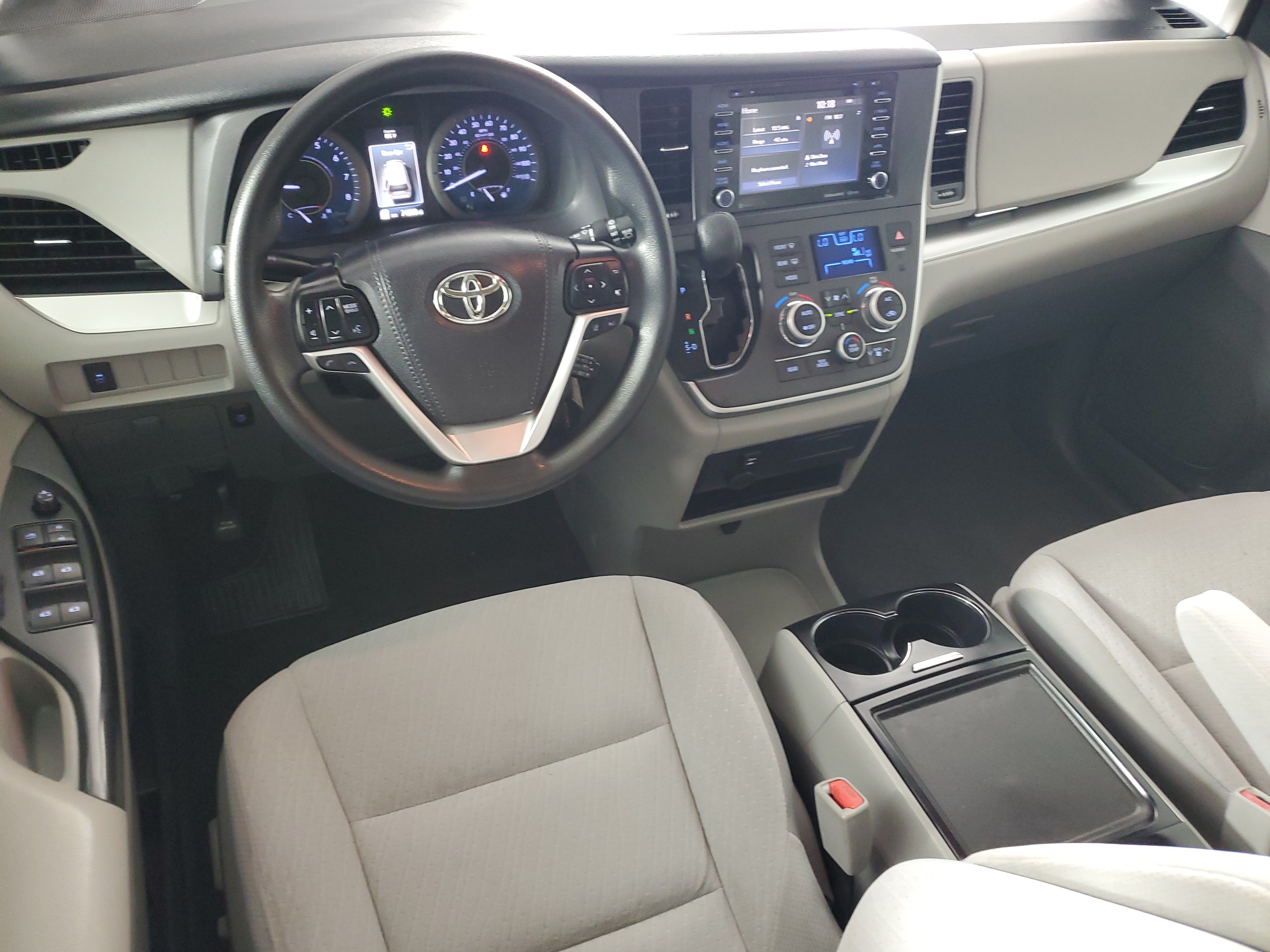 Used 2020 Toyota Sienna LE w/ Carpet Mat Package FWD image 16