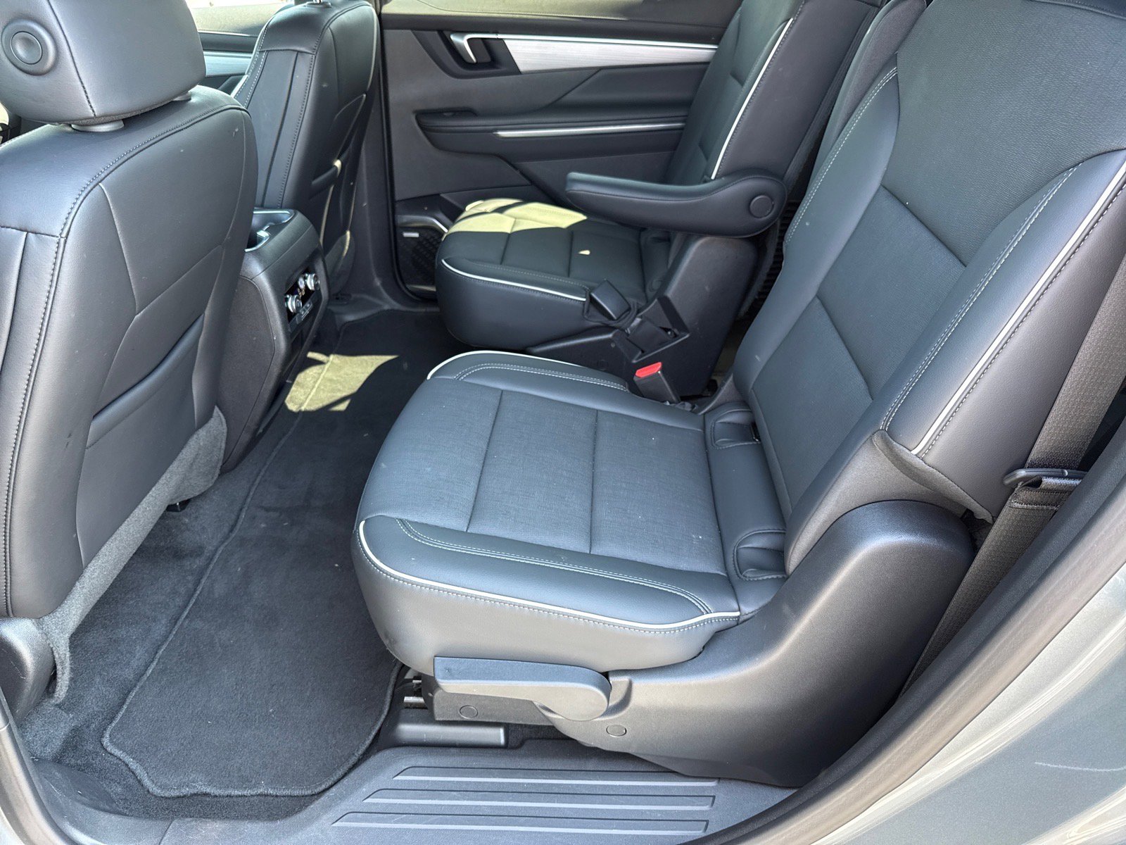 Used 2025 Buick Enclave Preferred image 11