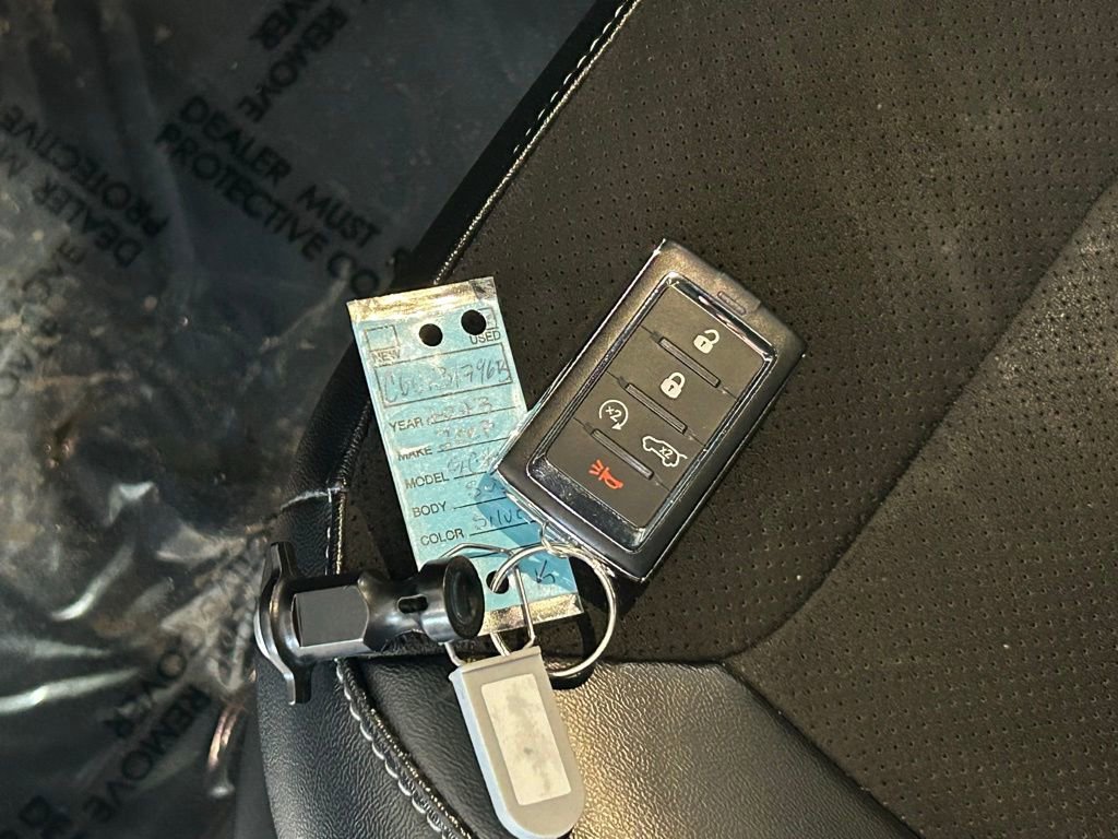 Used 2023 Jeep Grand Cherokee L Laredo image 47