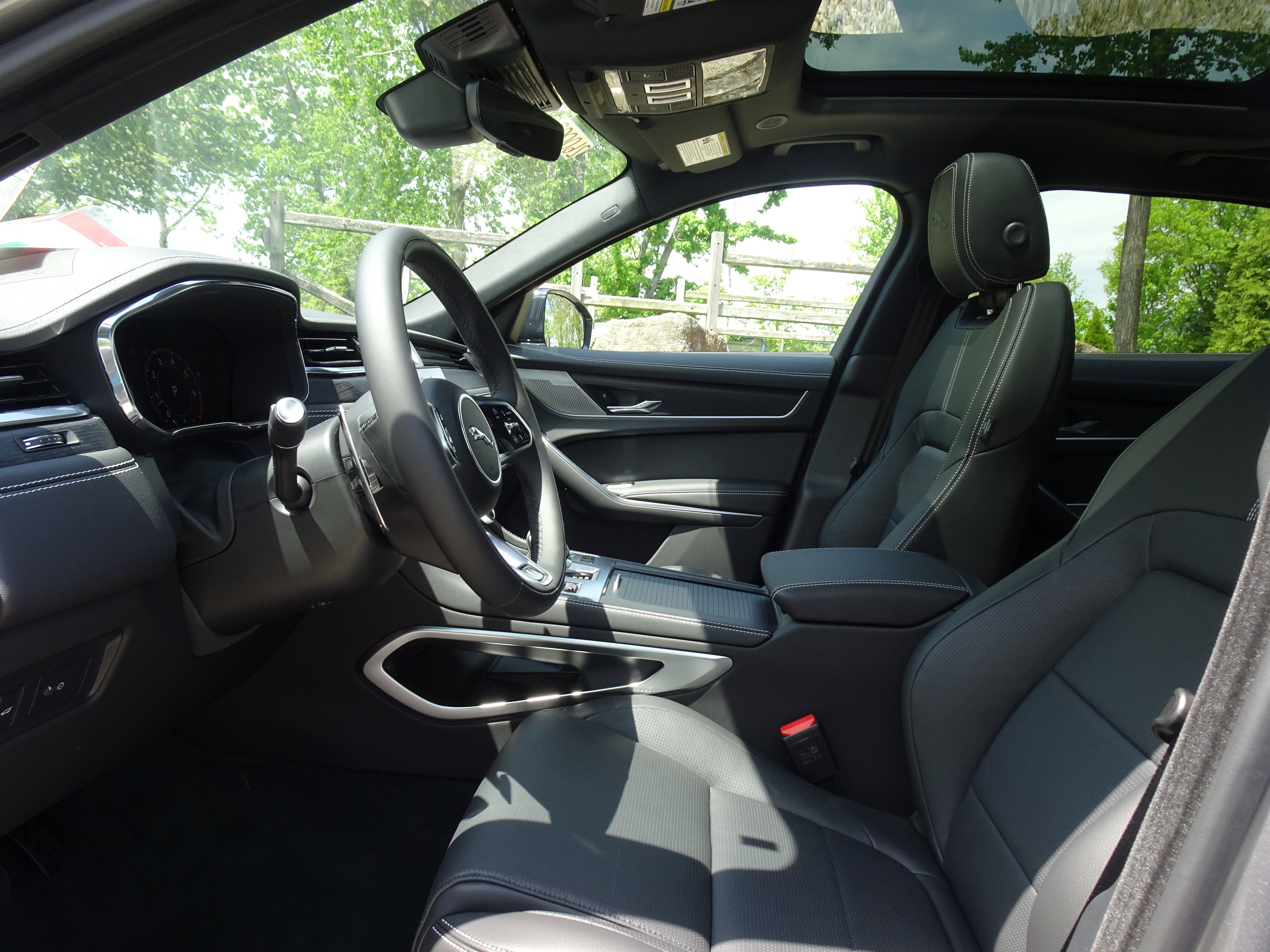 New 2026 Jaguar F-PACE R-Dynamic S image 2