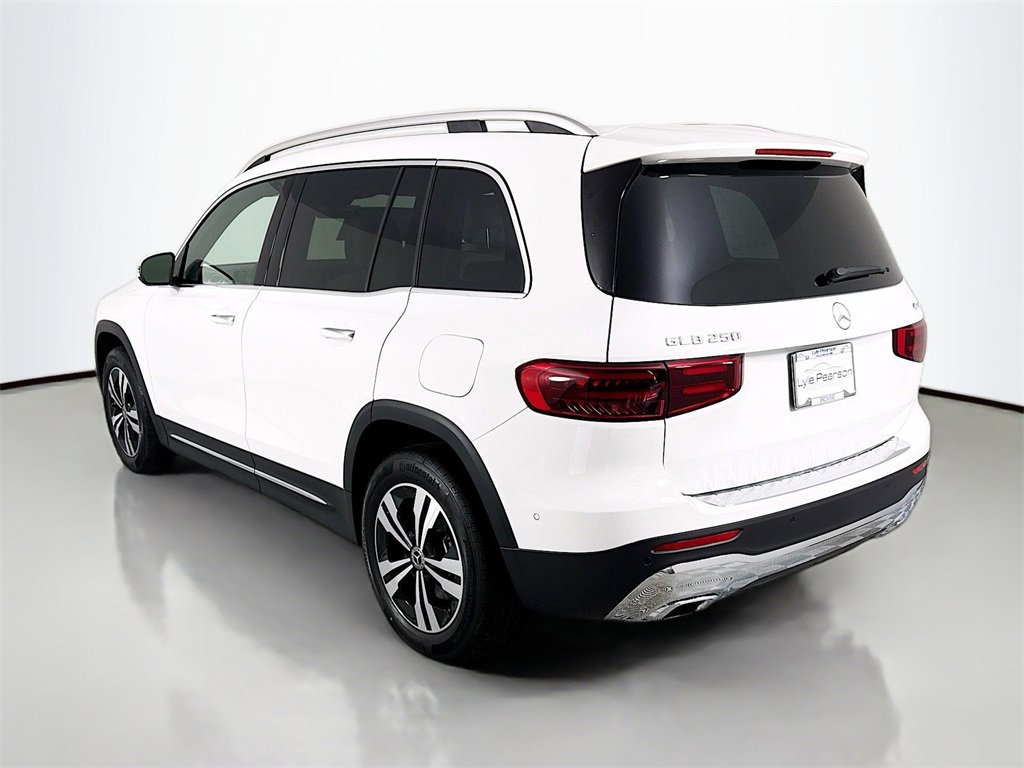 Used 2025 Mercedes-Benz GLB 250 4MATIC image 3
