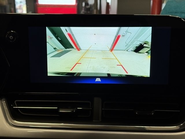 Used 2025 Chevrolet Trax LT w/ LT Convenience Package FWD image 23