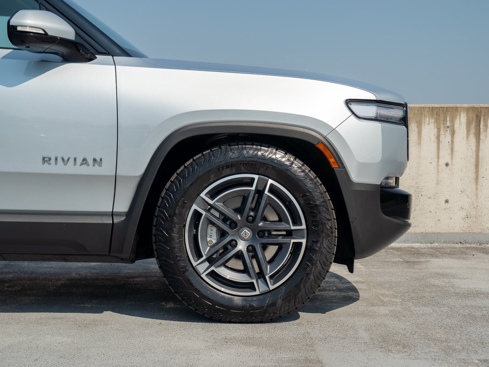 Used 2025 Rivian R1T Adventure AWD/4WD image 16