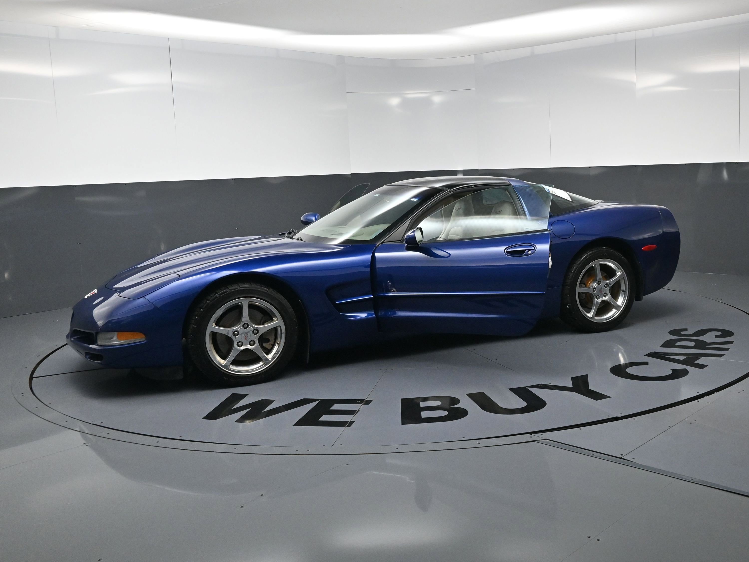 Used 2004 Chevrolet Corvette Coupe w/ Preferred Equipment Group RWD image 20