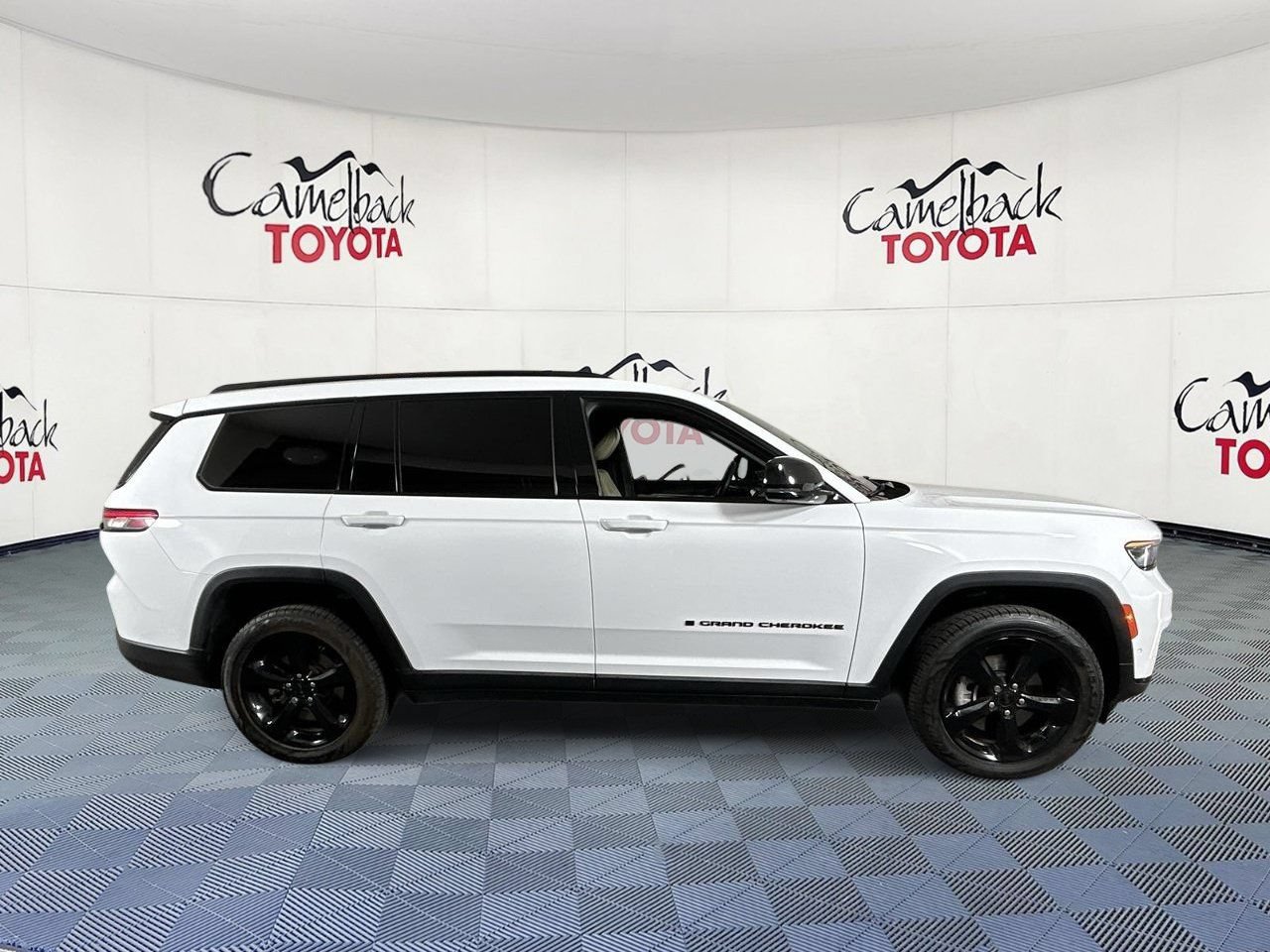 Used 2023 Jeep Grand Cherokee L Limited w/ Luxury Tech Group II AWD/4WD image 9