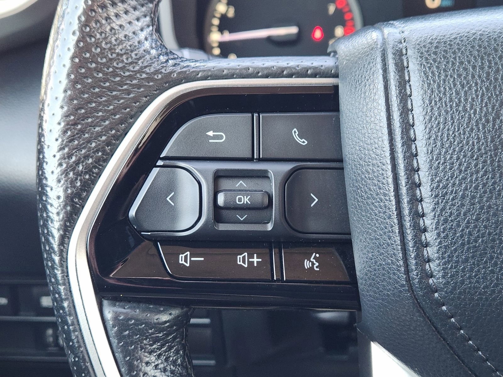 Used 2022 Toyota Tundra SR5 w/ TRD Sport Package AWD/4WD image 31