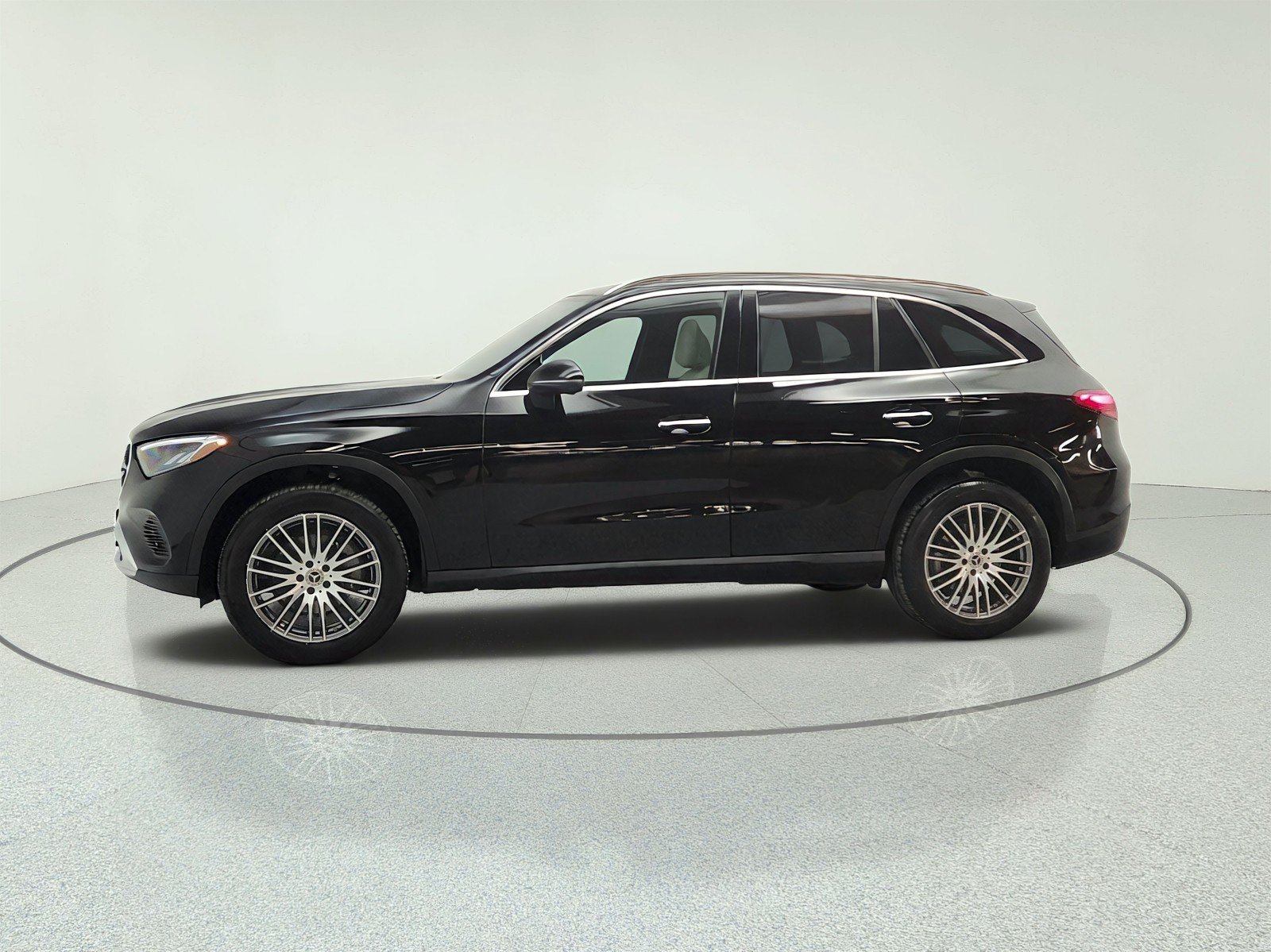 Used 2024 Mercedes-Benz GLC 300 4MATIC image 8