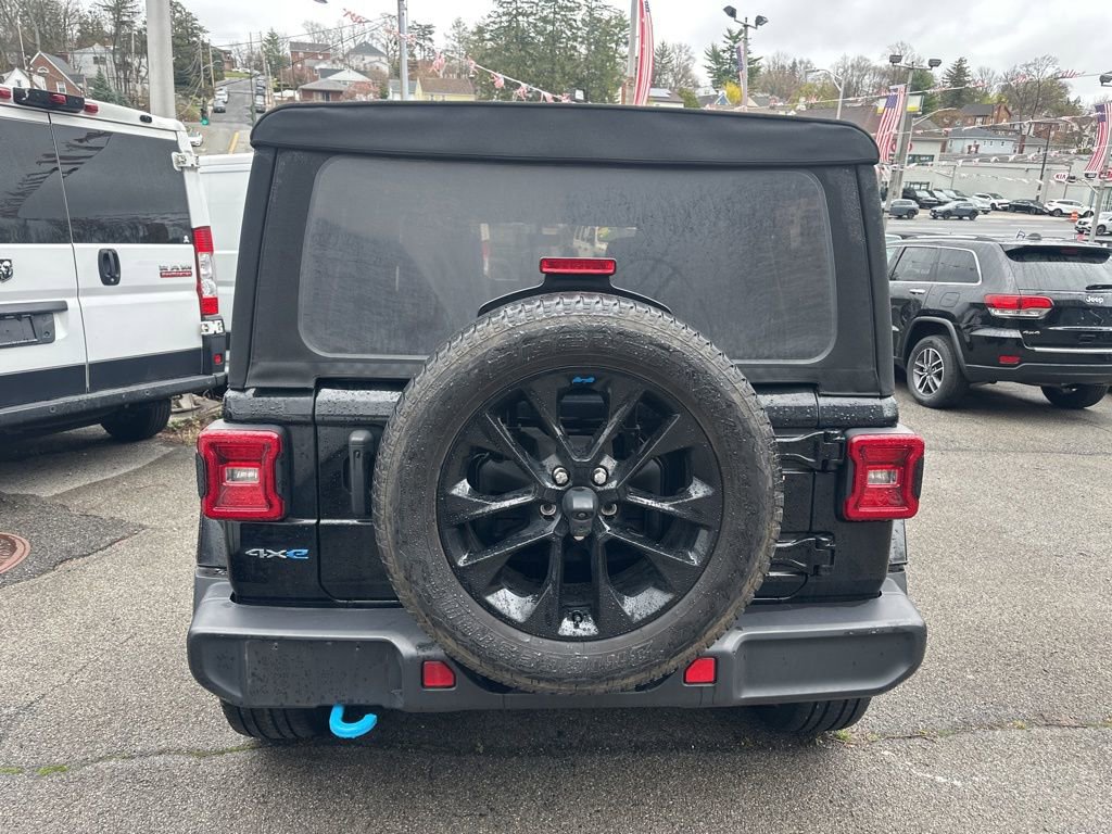 Used 2023 Jeep Wrangler Unlimited Sahara w/ Cold Weather Group AWD/4WD image 5