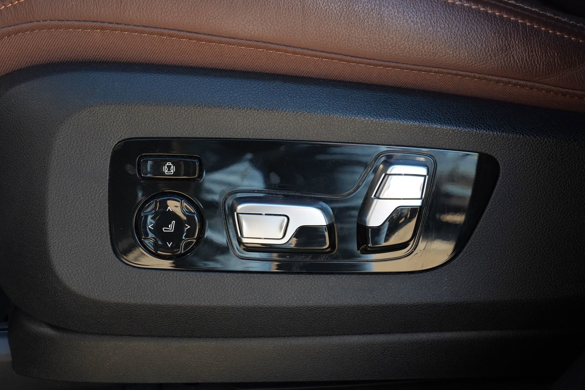 Used 2022 BMW X5 sDrive40i w/ M Sport Package RWD image 16