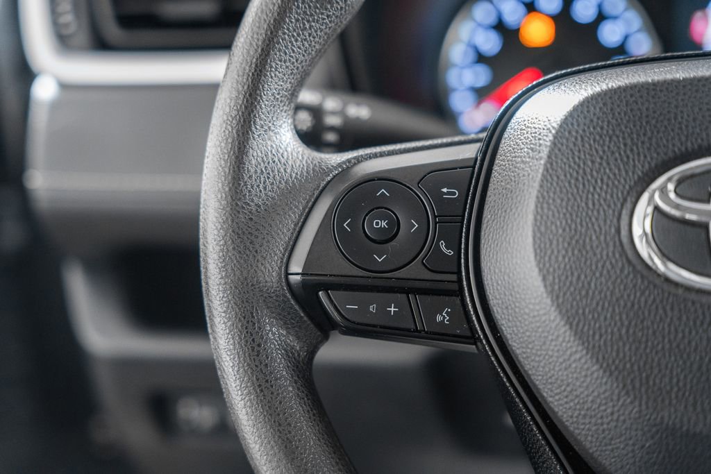 Used 2020 Toyota RAV4 LE image 27