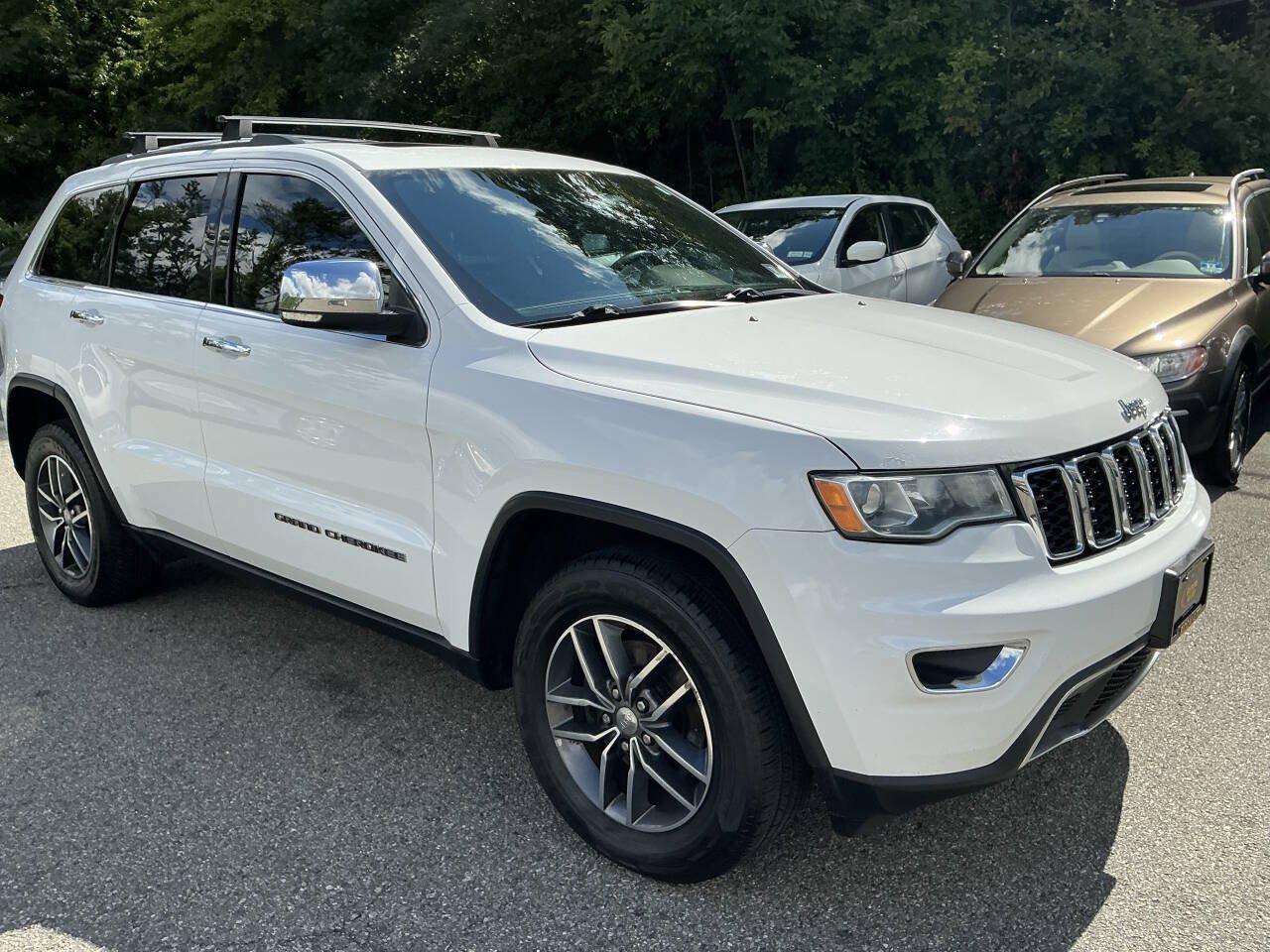 Used 2017 Jeep Grand Cherokee Limited AWD/4WD image 3