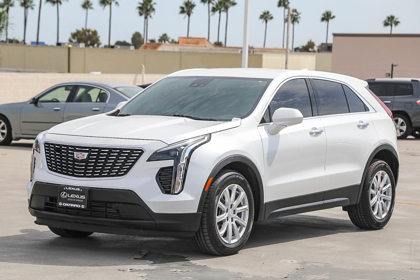 Used 2023 Cadillac XT4 Luxury w/ Cold Weather Package FWD image 3