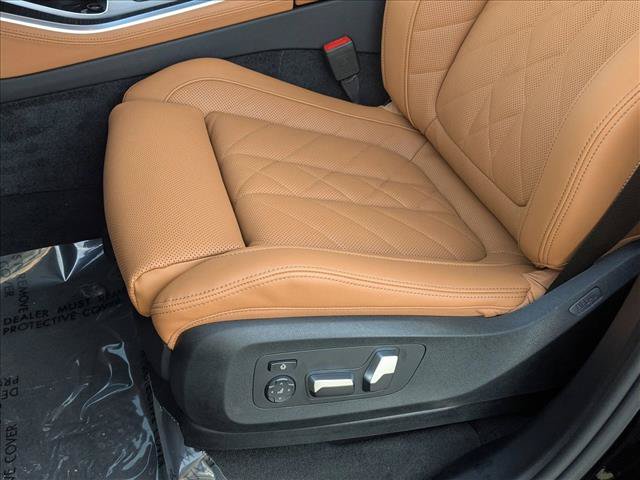 New 2026 BMW X5 xDrive50e w/ M Sport Package AWD/4WD image 4