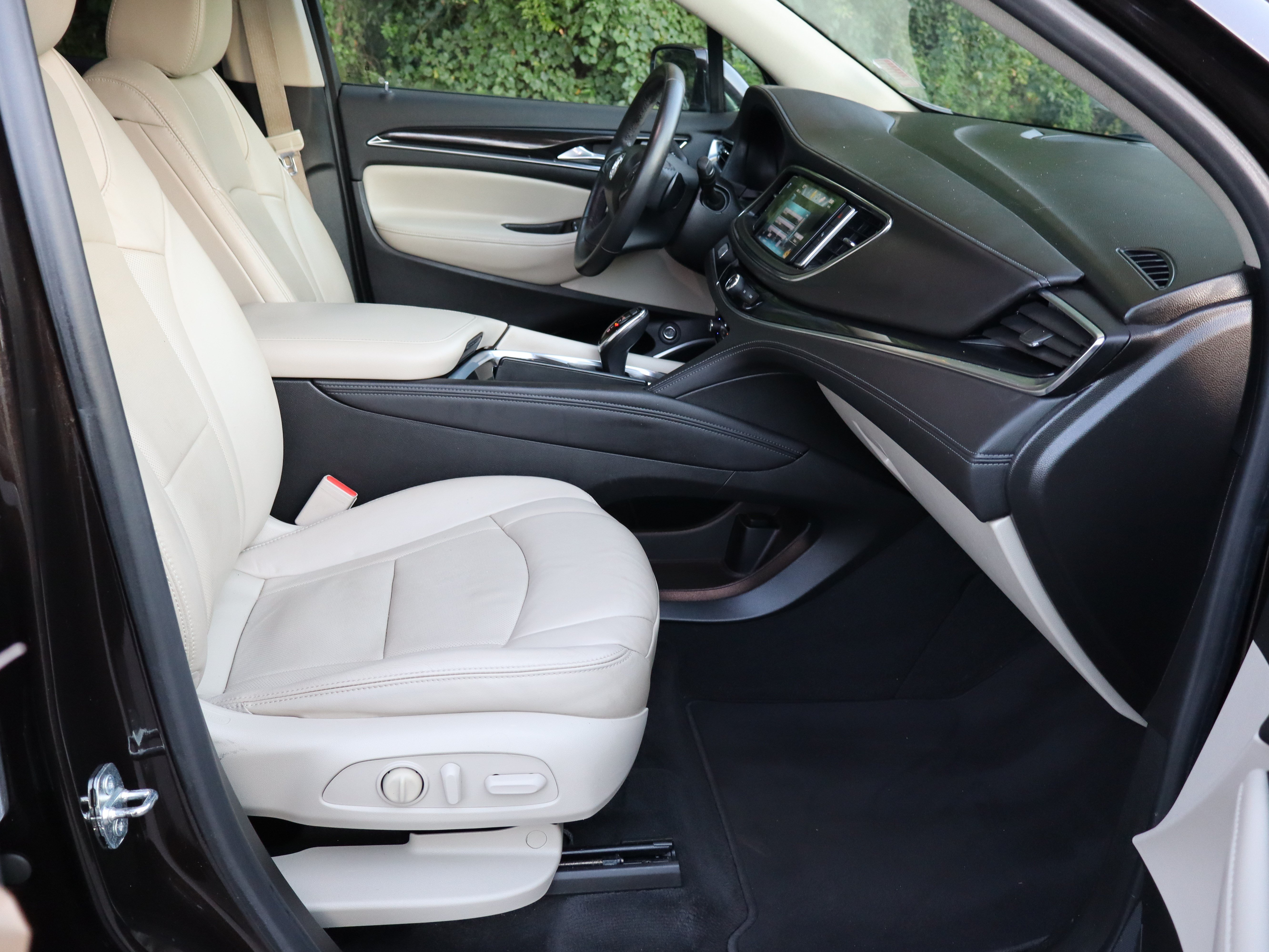 Used 2019 Buick Enclave Essence FWD image 30