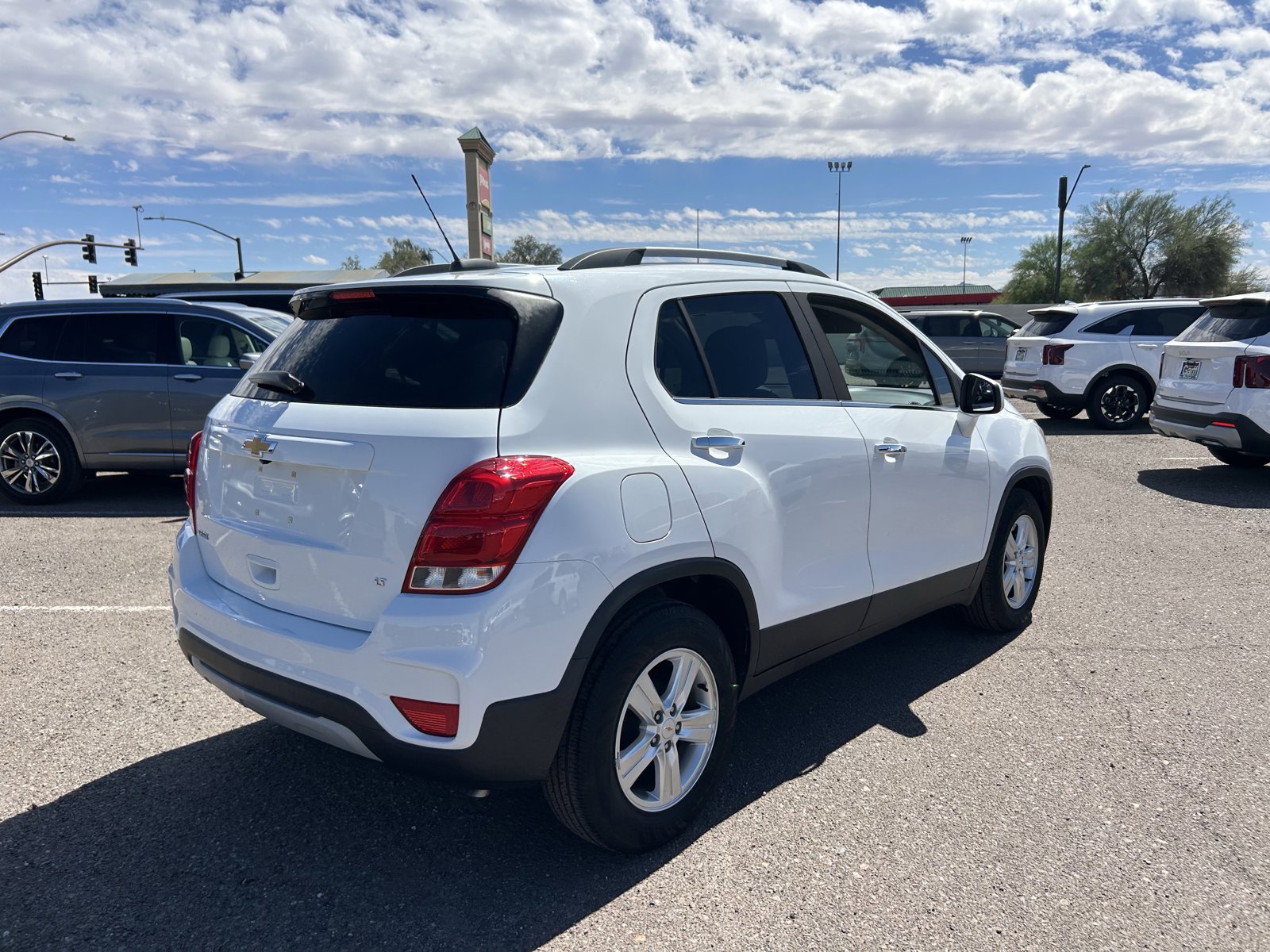 Used 2020 Chevrolet Trax LT w/ LT Convenience Package image 4