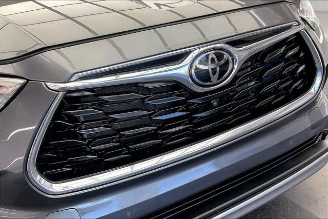 Used 2022 Toyota Highlander Platinum FWD image 31