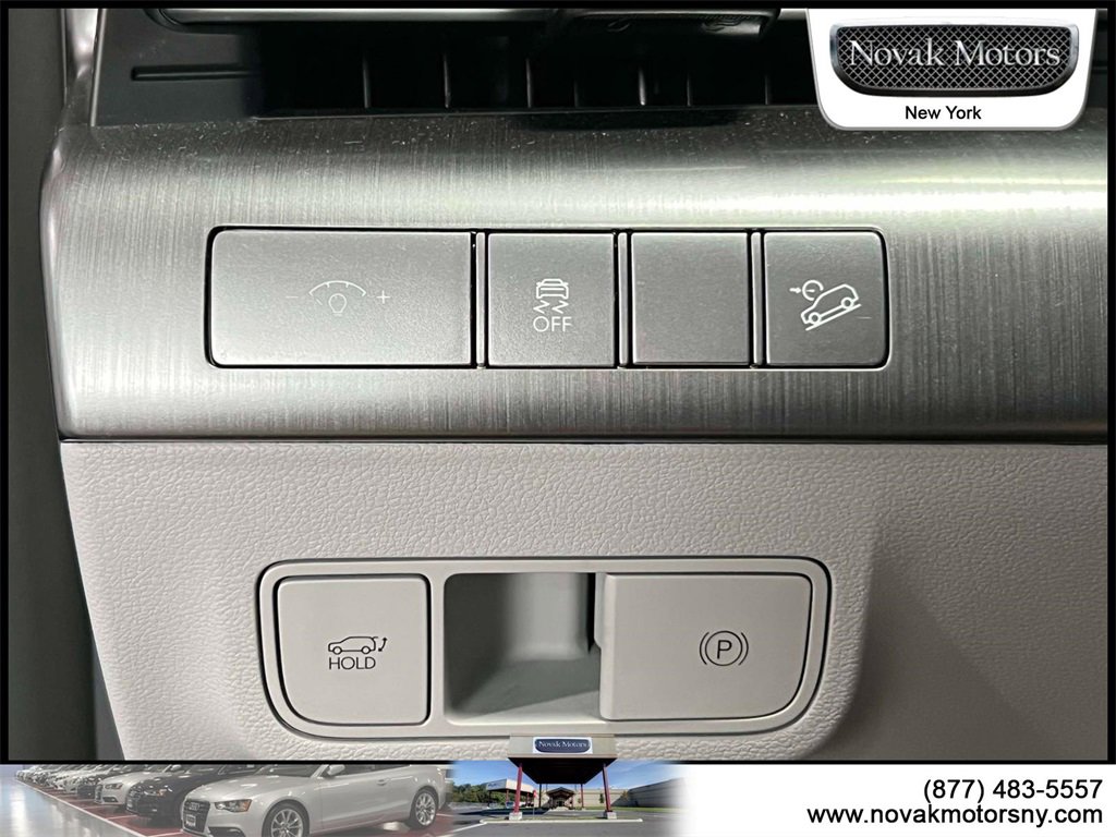 Used 2025 Hyundai Kona Limited image 23