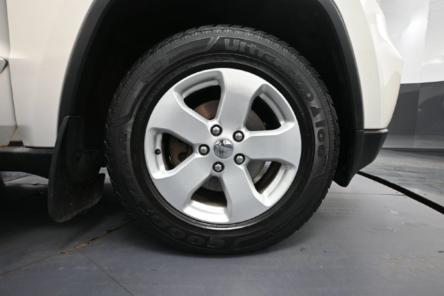 Used 2011 Jeep Grand Cherokee Limited AWD/4WD image 11