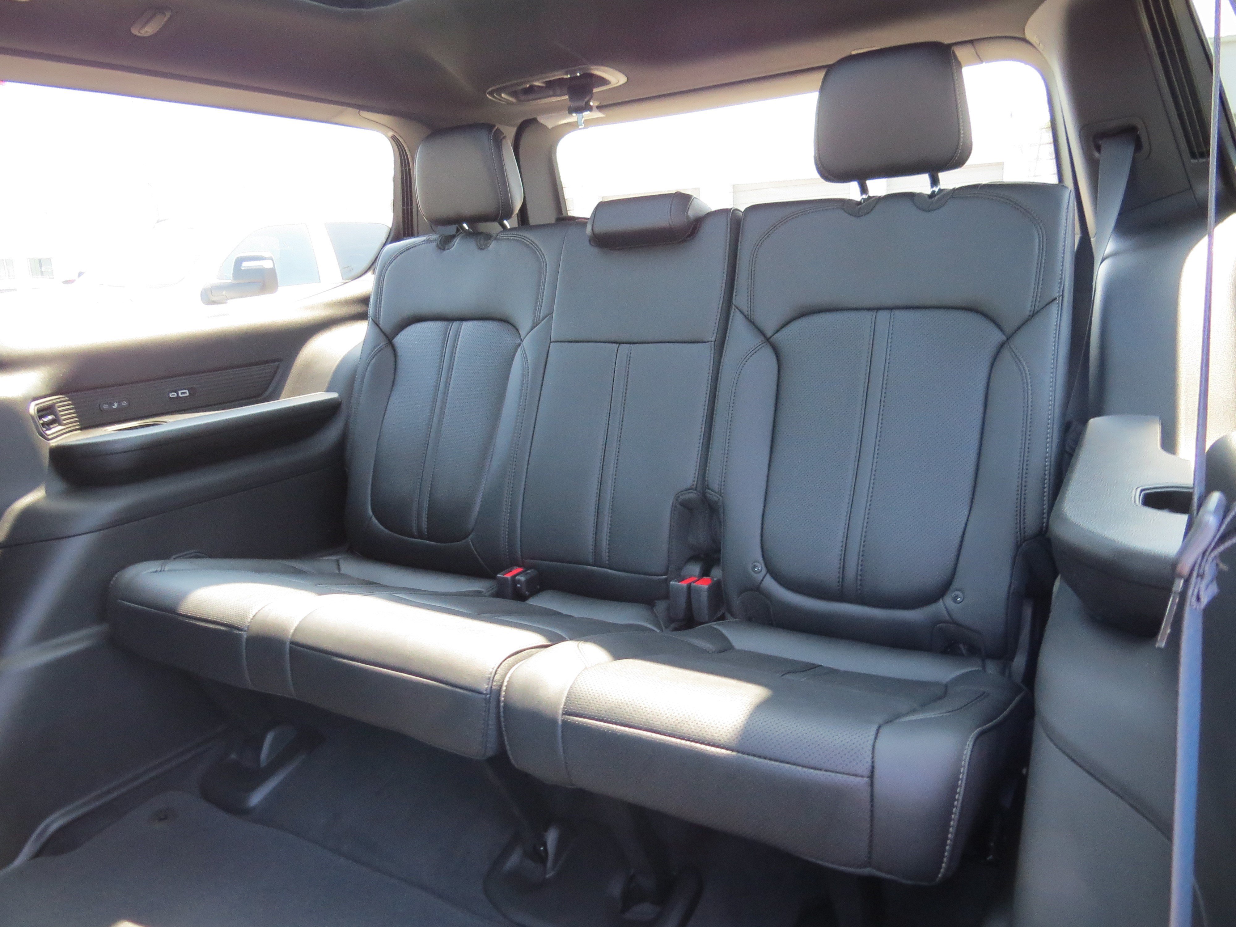 New 2026 Jeep Grand Wagoneer Limited AWD/4WD image 13
