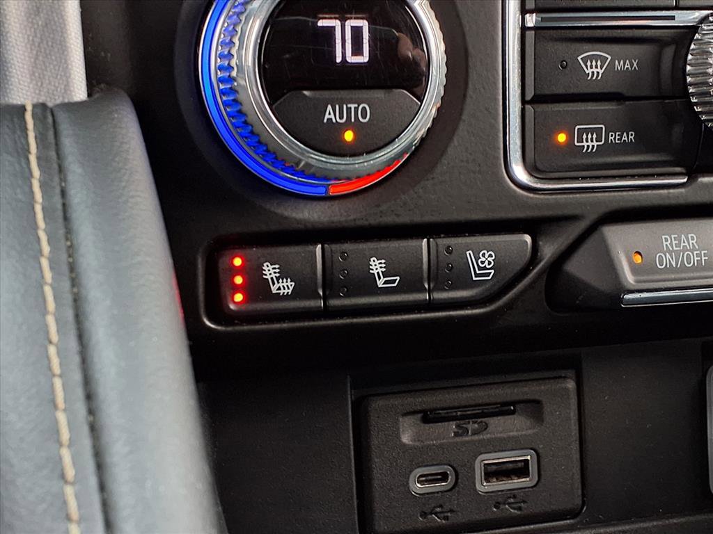 Used 2021 GMC Yukon SLT w/ SLT Premium Package image 11