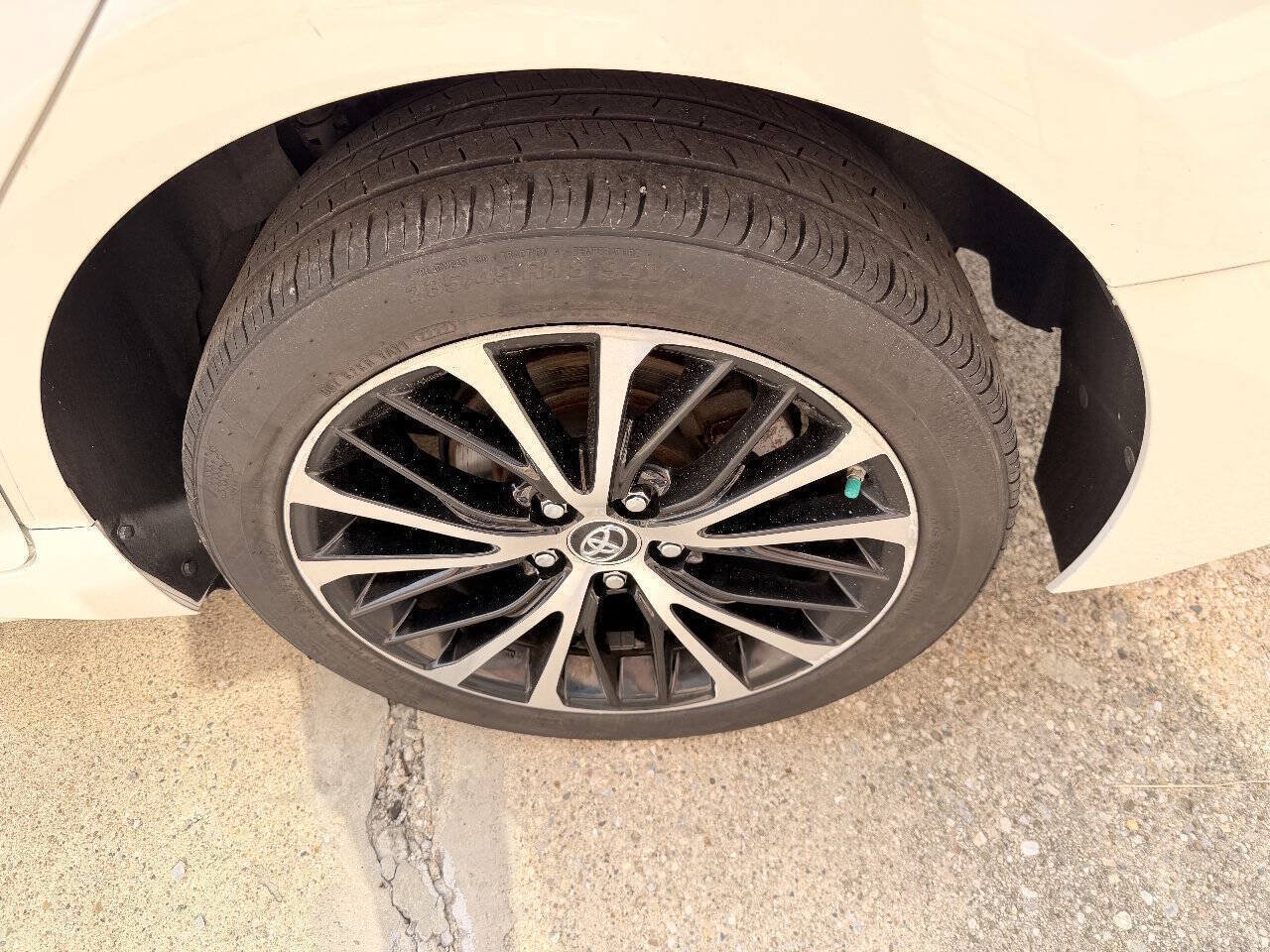 Used 2018 Toyota Camry SE FWD image 32