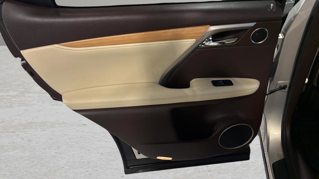 Used 2020 Lexus RX 350L Premium w/ Premium Package image 14