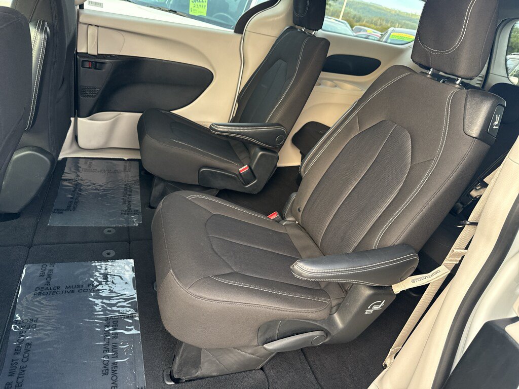 Used 2023 Chrysler Voyager LX FWD image 10
