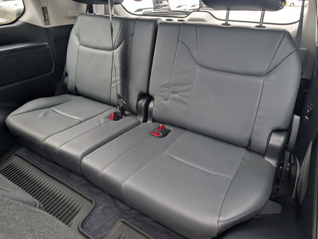 Used 2020 Lexus LX 570 4WD w/ Luxury Package image 15