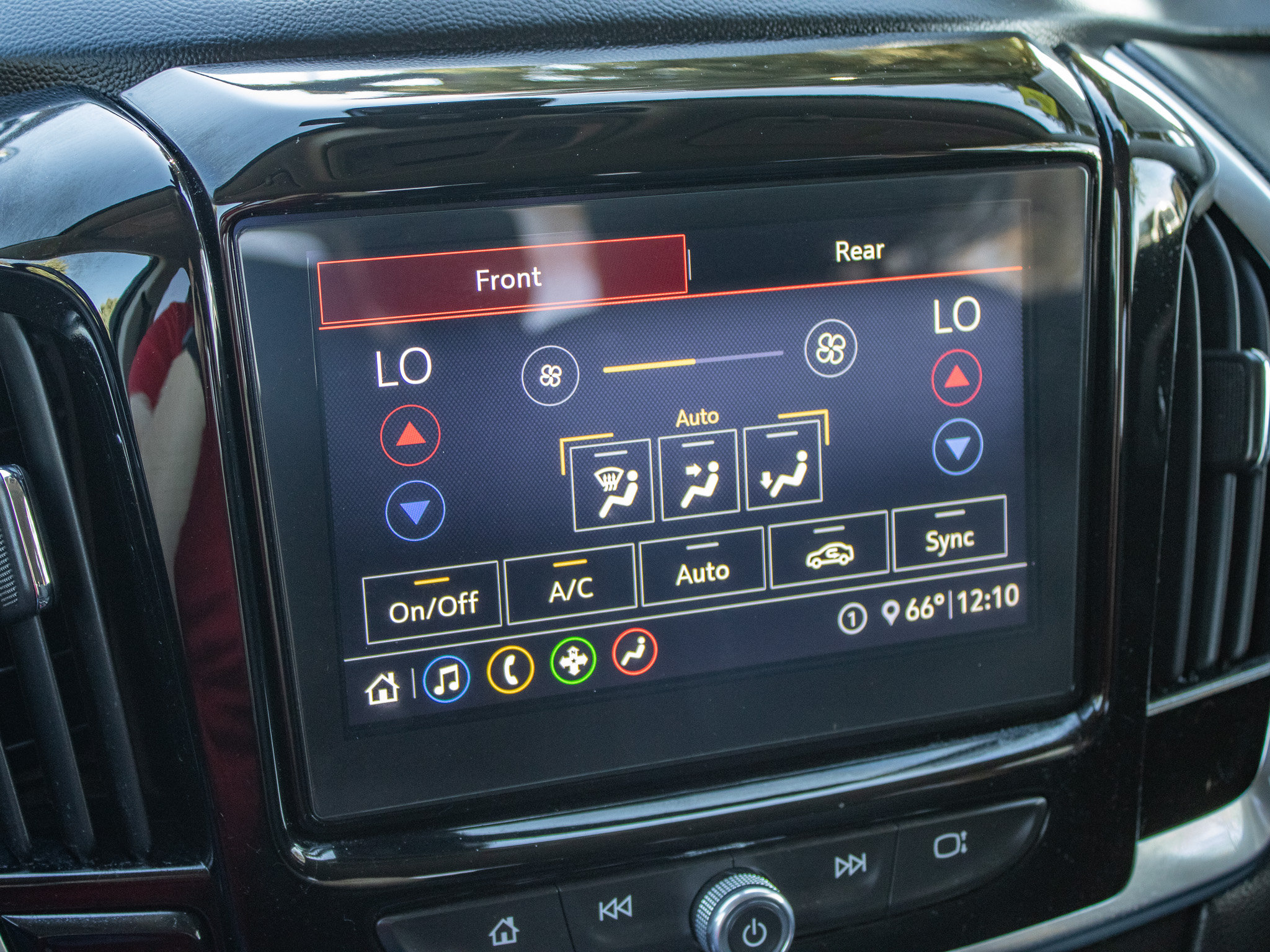 Used 2021 Chevrolet Traverse LT w/ LPO, Blackout Package AWD/4WD image 39