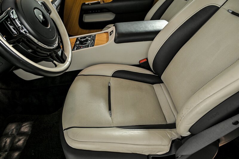 Used 2017 Rolls-Royce Wraith RWD image 17