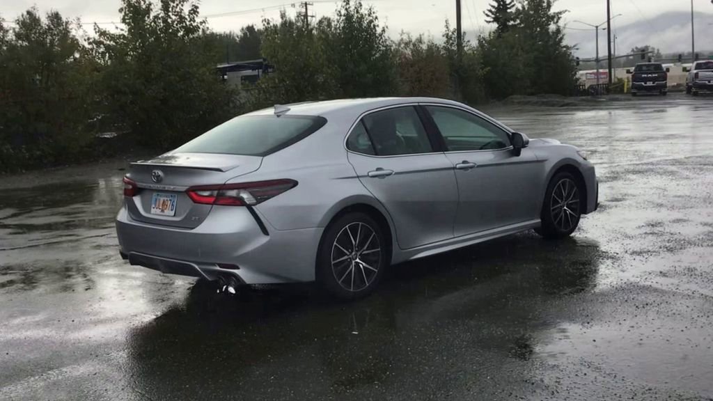 Used 2022 Toyota Camry SE image 8