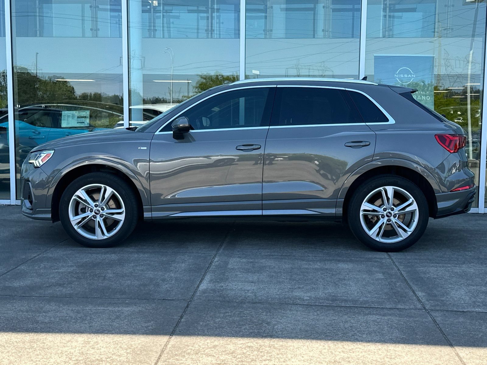 Used 2022 Audi Q3 2.0T Premium Plus w/ Premium Plus Package AWD/4WD image 6